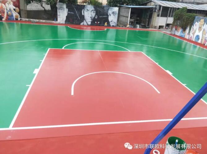 再擠也要建籃球場(chǎng)，哪怕半個(gè)也好